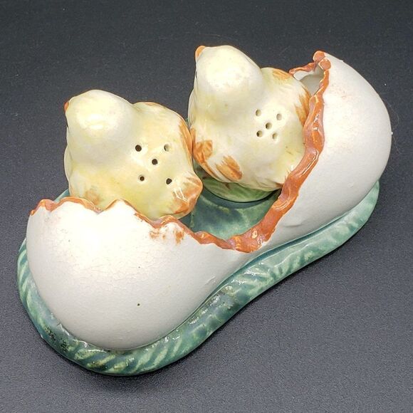 Ceramic Hatched Twin Chicks Single Egg Vintage Salt & Pepper Shaker Set - Picture 15 of 16